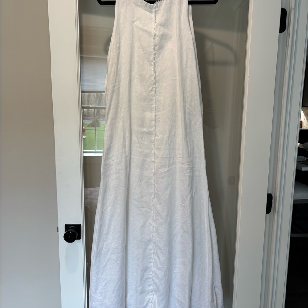 DISSH: White Linen - Elegant White Sleeveless Dress